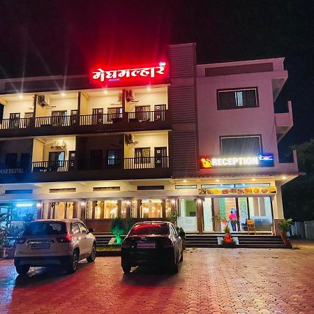 Hotel Meghmalhar Lodging Jejuri Dış mekan fotoğraf
