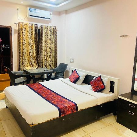 Hotel Meghmalhar Lodging Jejuri Dış mekan fotoğraf