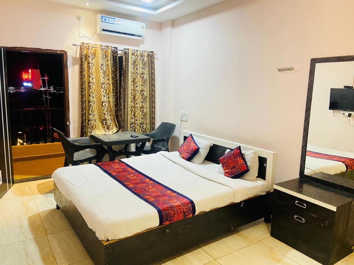 Hotel Meghmalhar Lodging Jejuri Dış mekan fotoğraf