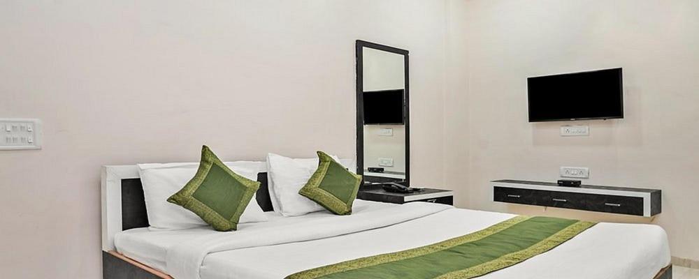 Hotel Meghmalhar Lodging Jejuri Dış mekan fotoğraf