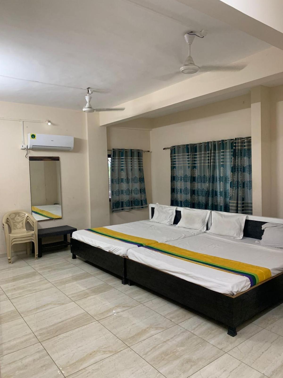 Hotel Meghmalhar Lodging Jejuri Dış mekan fotoğraf